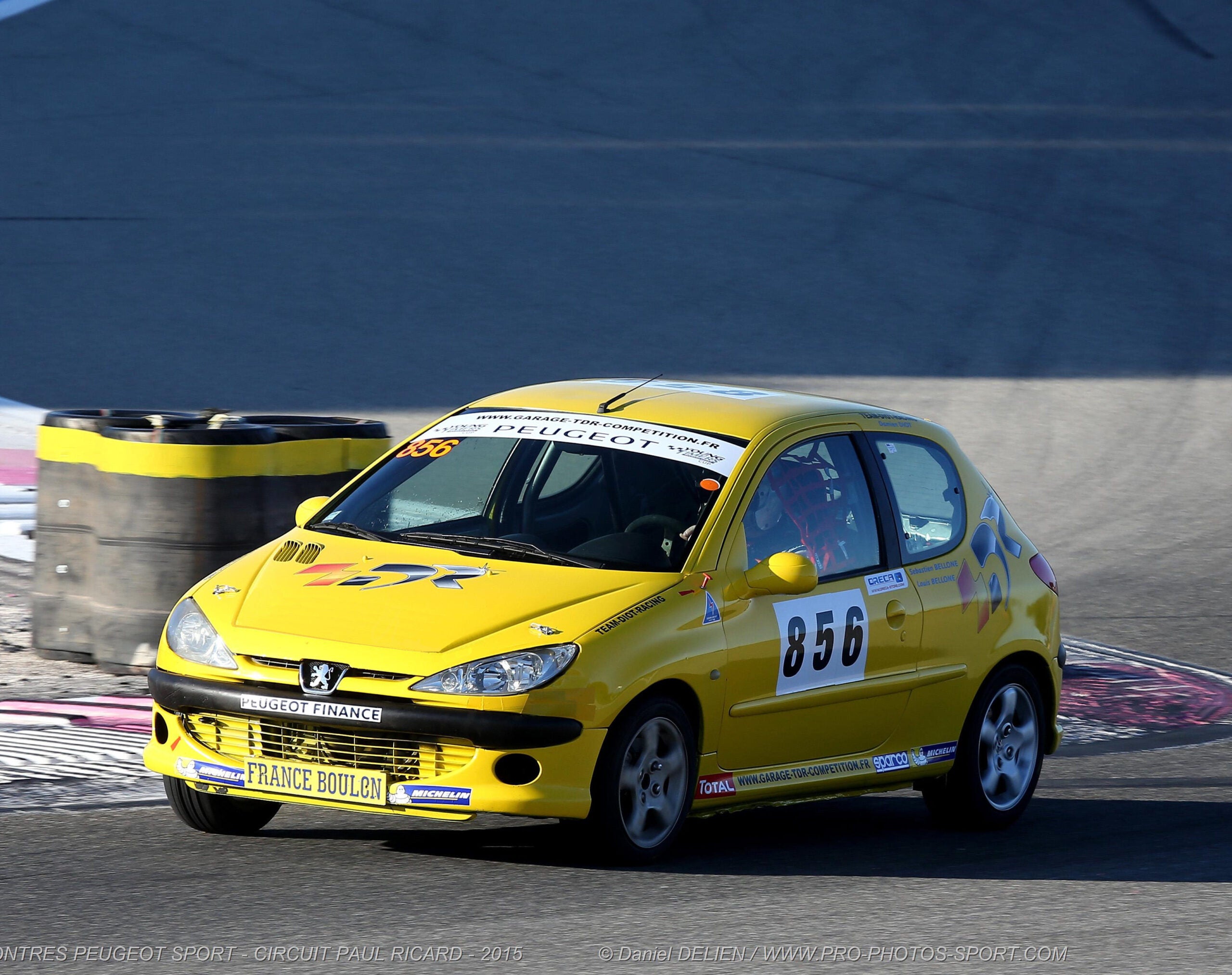 Coupon de réduction : 1 Stage de Pilotage* (3x6 tours) à 207€ acheté = 1 offert * au volant de la Peugeot 206 S16 préparé course. - Valable chez JB EMERIC - à AUBAGNE (13)