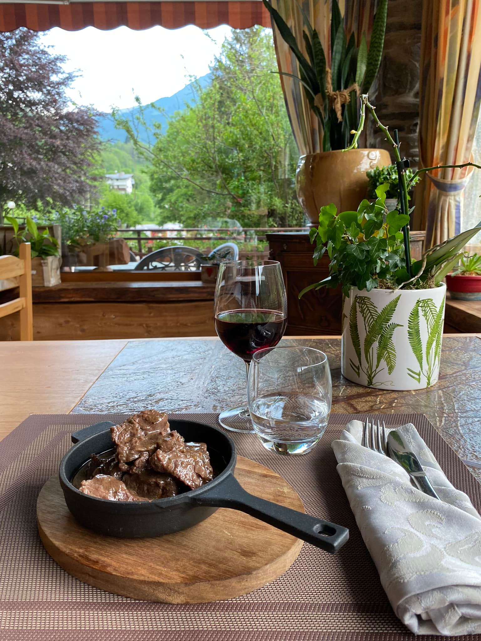 Coupon de réduction : 1 Séjour en Pension Complète à 160 €* pour 2 personnes comprenant : 1 Nuit en chambre double + 2 Petits Déjeuners + 2 Déjeuners + 2 Dîners - Valable chez DELLA VALLE - à VERNANTE (ITALIE)