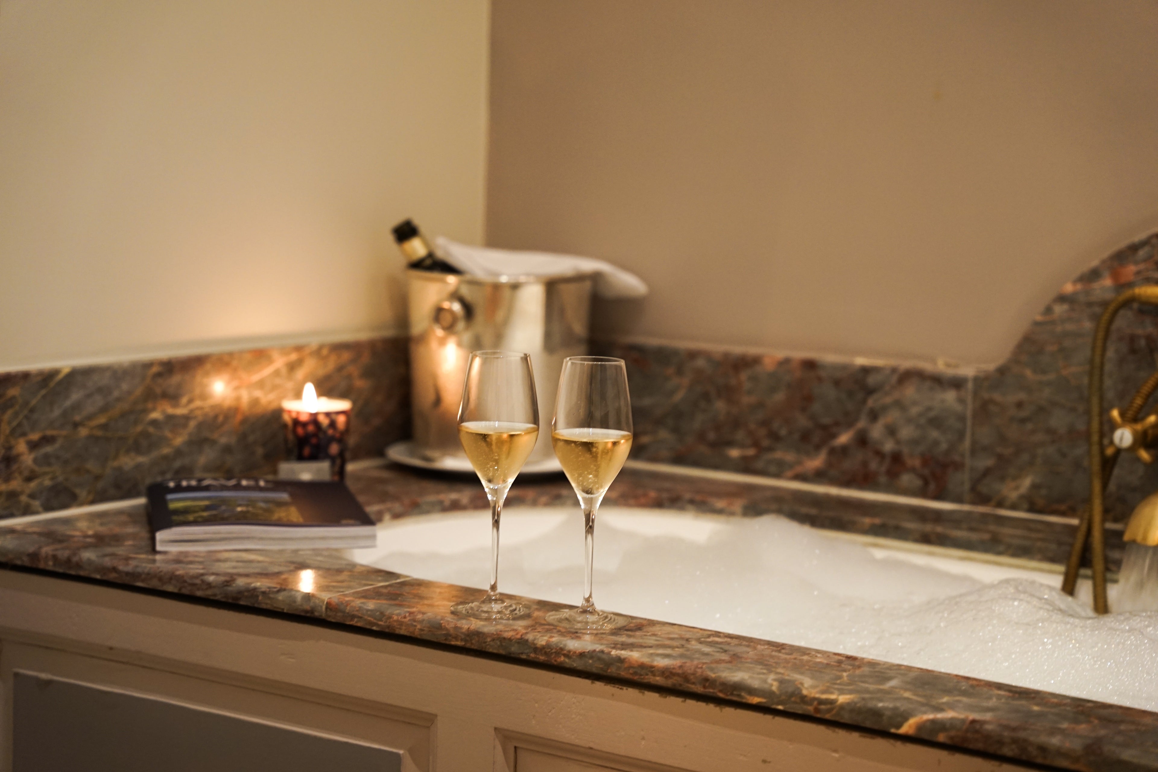 Coupon de réduction : 1 Nuit à 50 %* sur les chambres classiques (selon tarif de saison) - Valable à LA BASTIDE SAINT ANTOINE - à GRASSE (06)