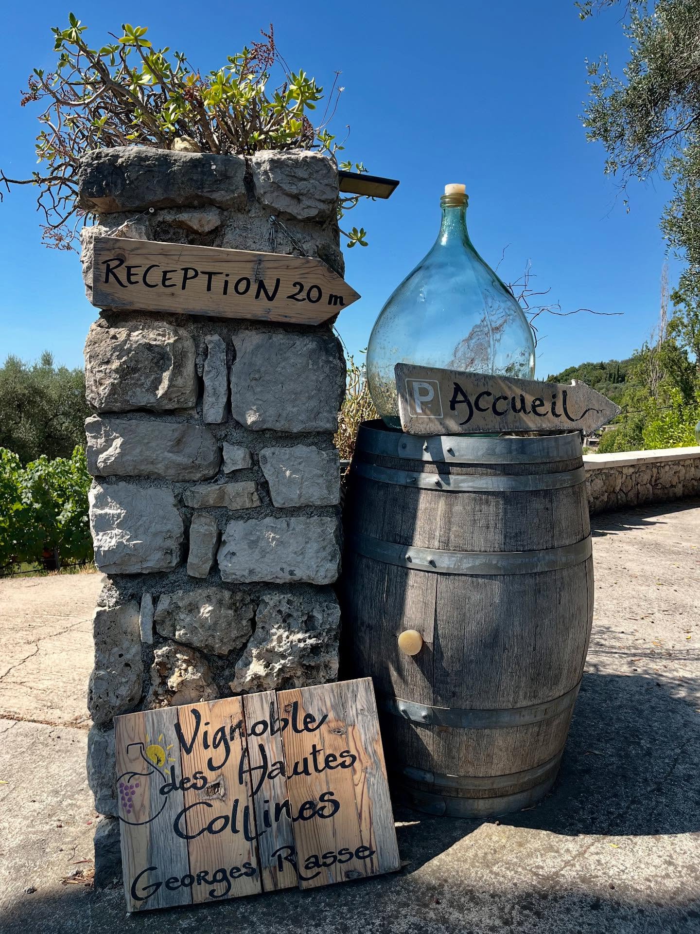 Coupon de réduction : Apéritif offert avec la formule "lunch" du midi selon disponibilité** - Valable au DOMAINE DES HAUTES COLLINES - à (06)