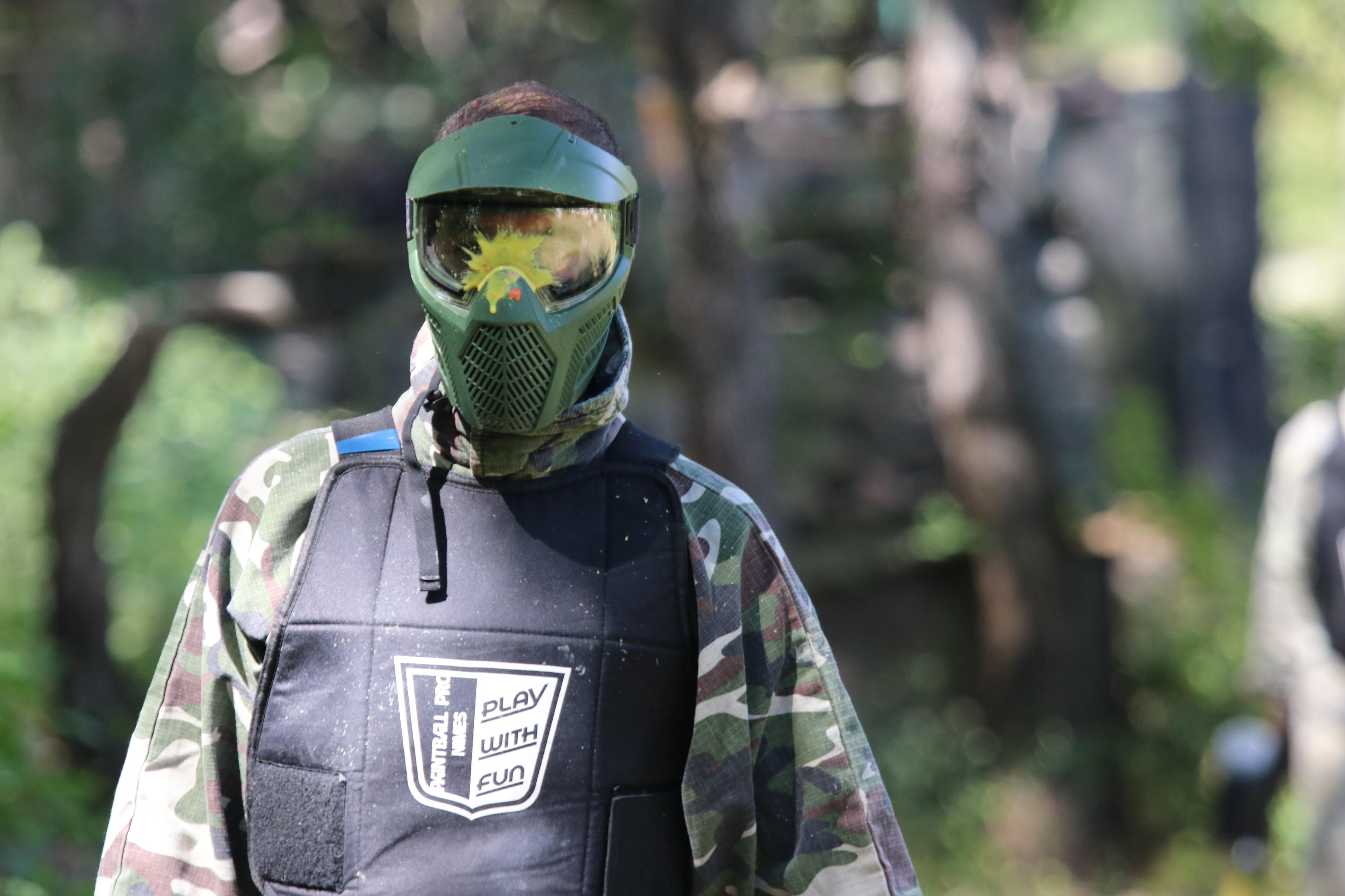 Coupon de réduction : 1 Formule enterrement de vie de garçon à 30 € par personne = La place du futur époux offerte * + Prêt d'un déguisement pour le futur époux. - Valable chez PAINTBALL PRO - à NÎMES (30)