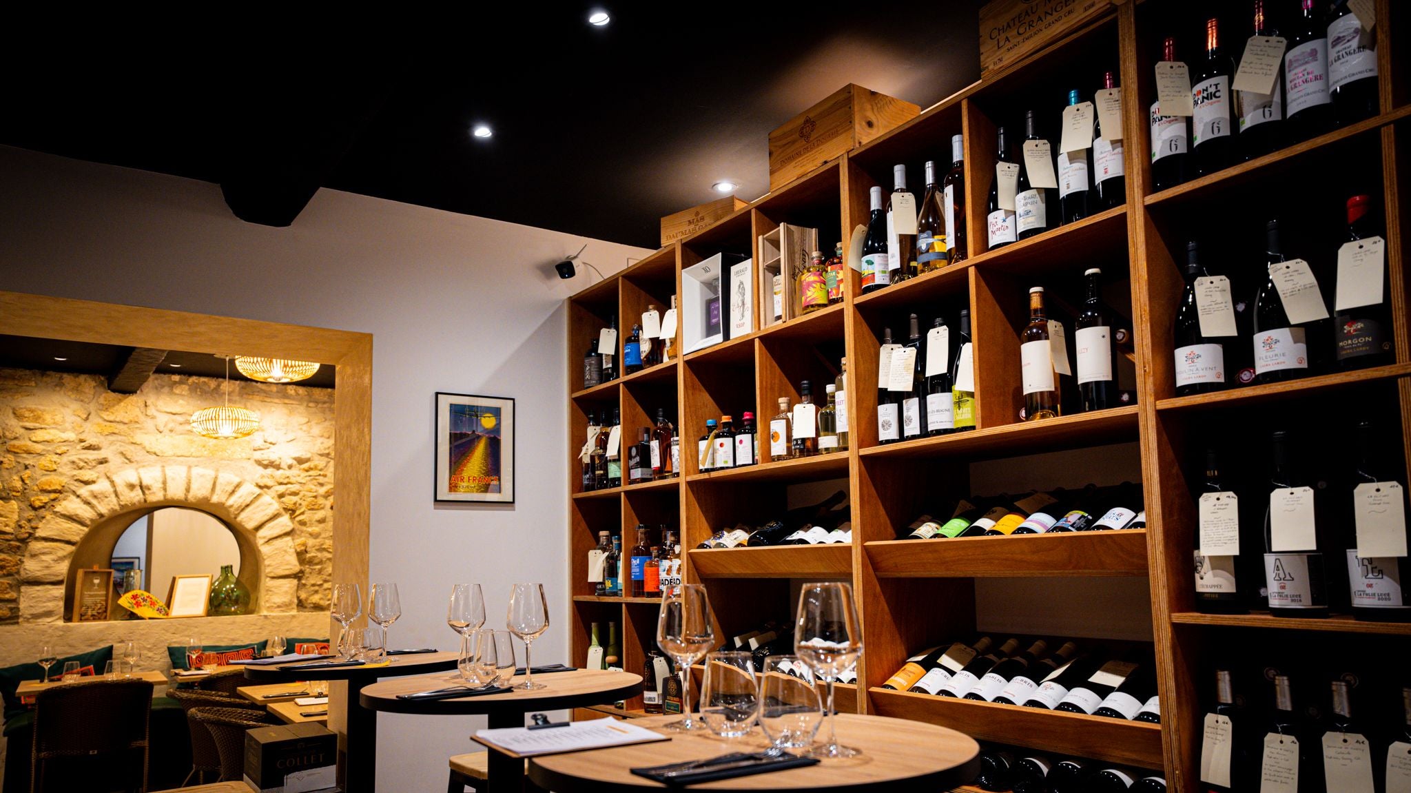 Coupon de réduction : Remise de 10% sur toute la cave à vins - Valable chez ESENCIA - à MONTPELLIER (34)