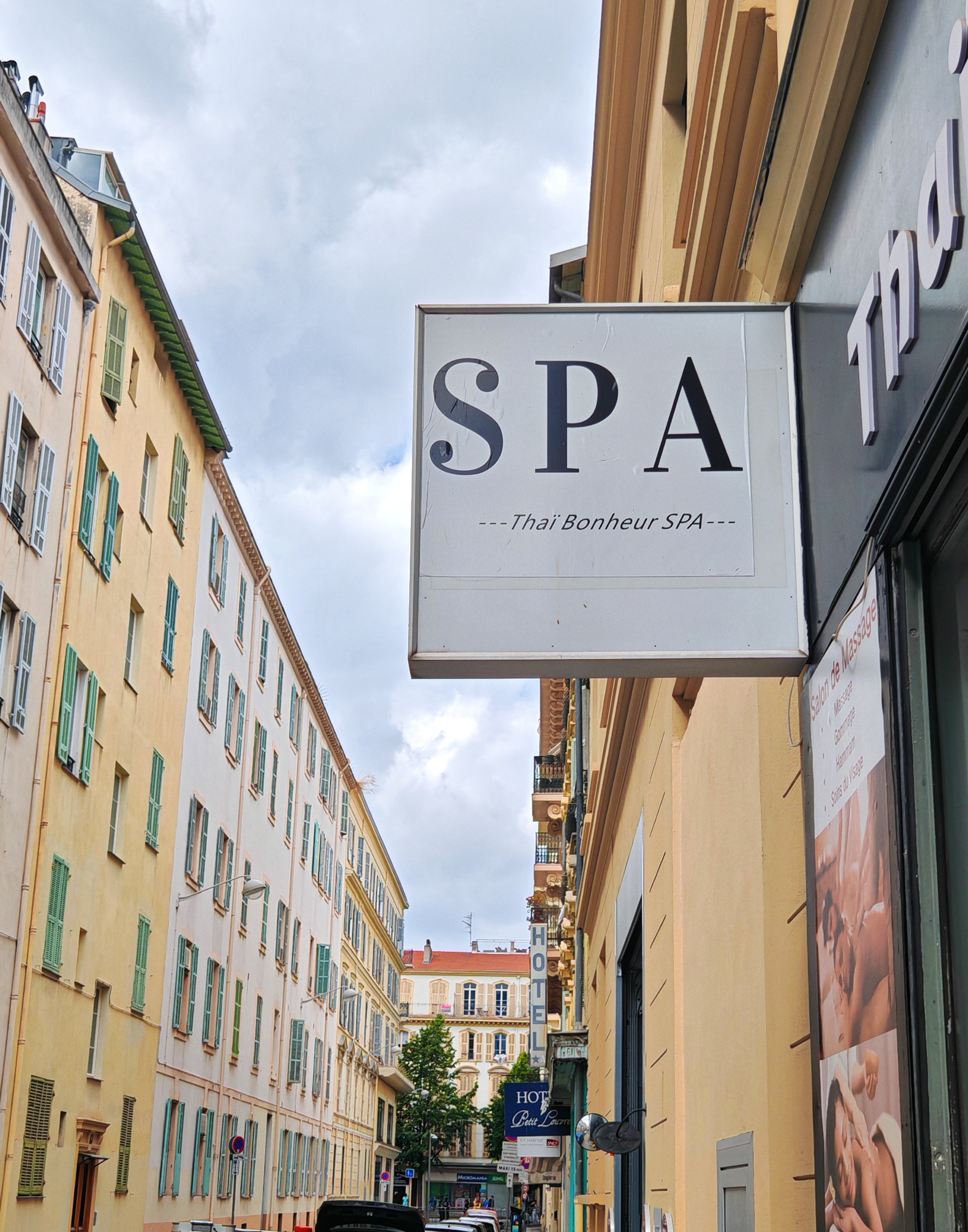 Coupon de réduction : 1h de massage achetée = Hammam (30min) offert d'une valeur de 35€ - Valable chez THAI BONHEUR SPA - à NICE (06)