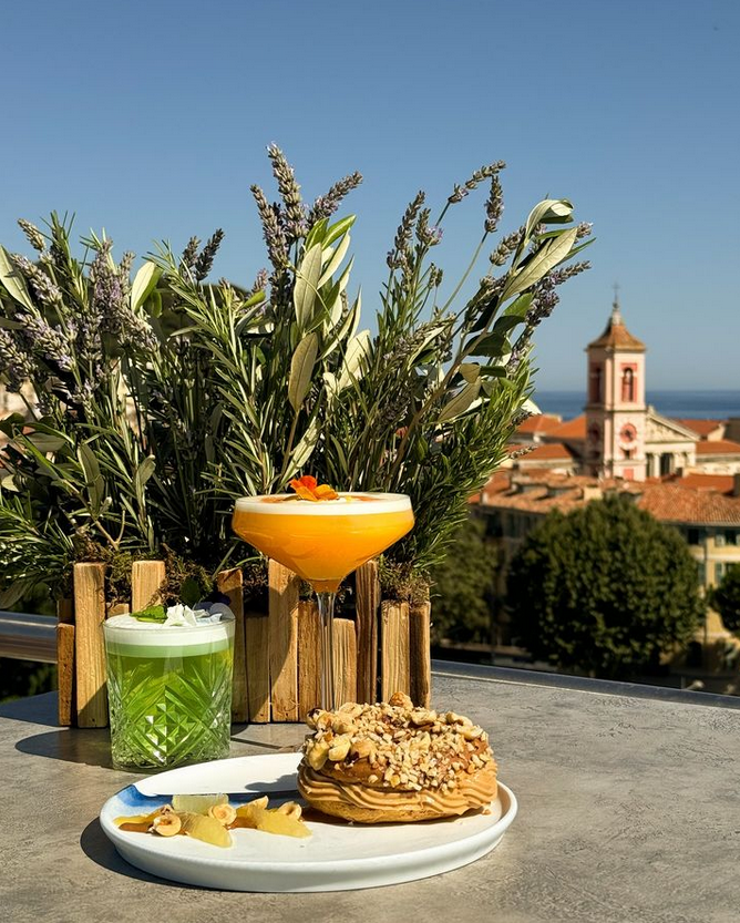 Coupon de réduction : À la Carte remise de 30 € * Valable pour un déjeuner à l'Aston Club pour 2 personnes. - Valable à L'HOTEL ASTON LA SCALA - à NICE (06)