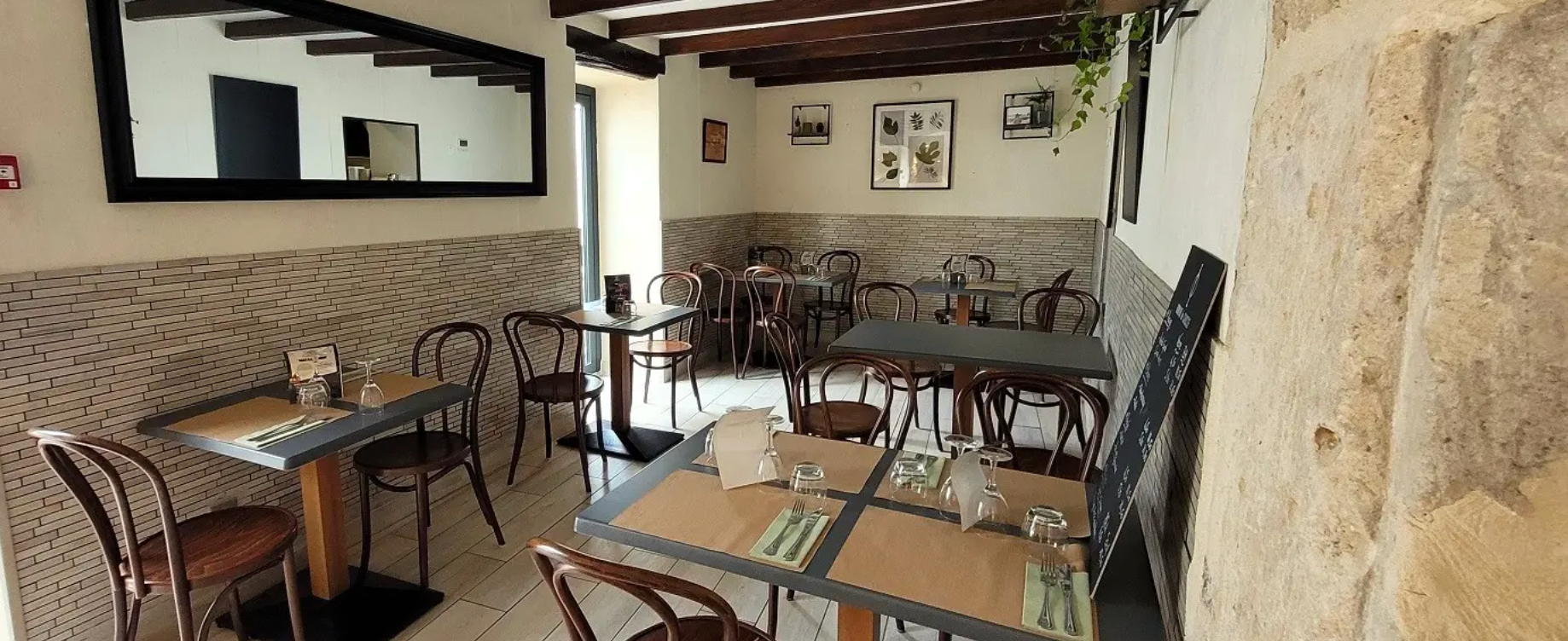 Coupon de réduction : 2 Menus Spécial Fêtes à 114 € à -40% - Valable chez LES JARDINS DE LA CASTELLE - à MONTPELLIER (34)