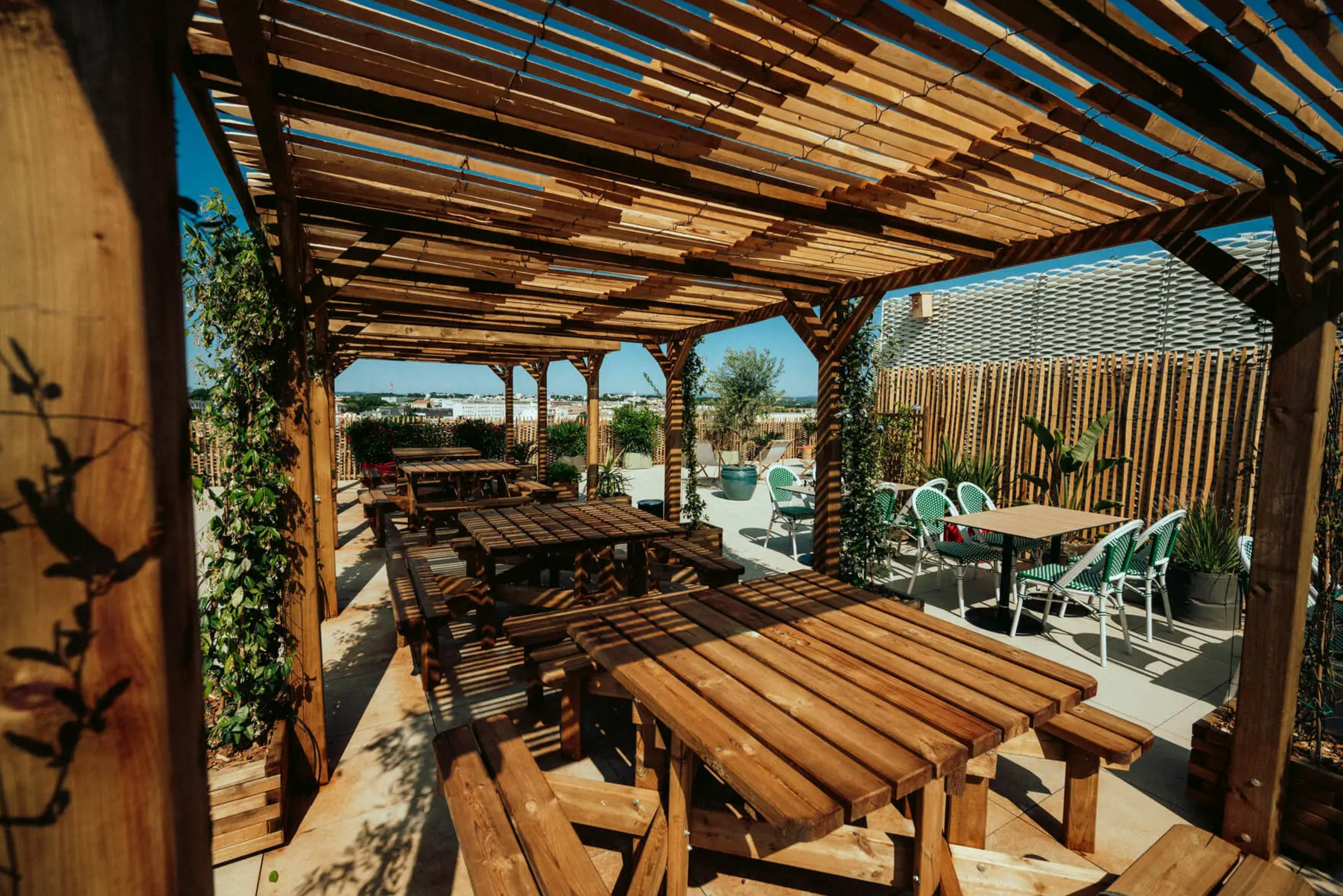 Bon de réduction : 1 nuit en Chambre premium -38% avec apéritif dînatoire au Rooftop Nonna Giola - Valable à l'hôtel 3 étoiles Jost Montpellier - à Montpellier (34)