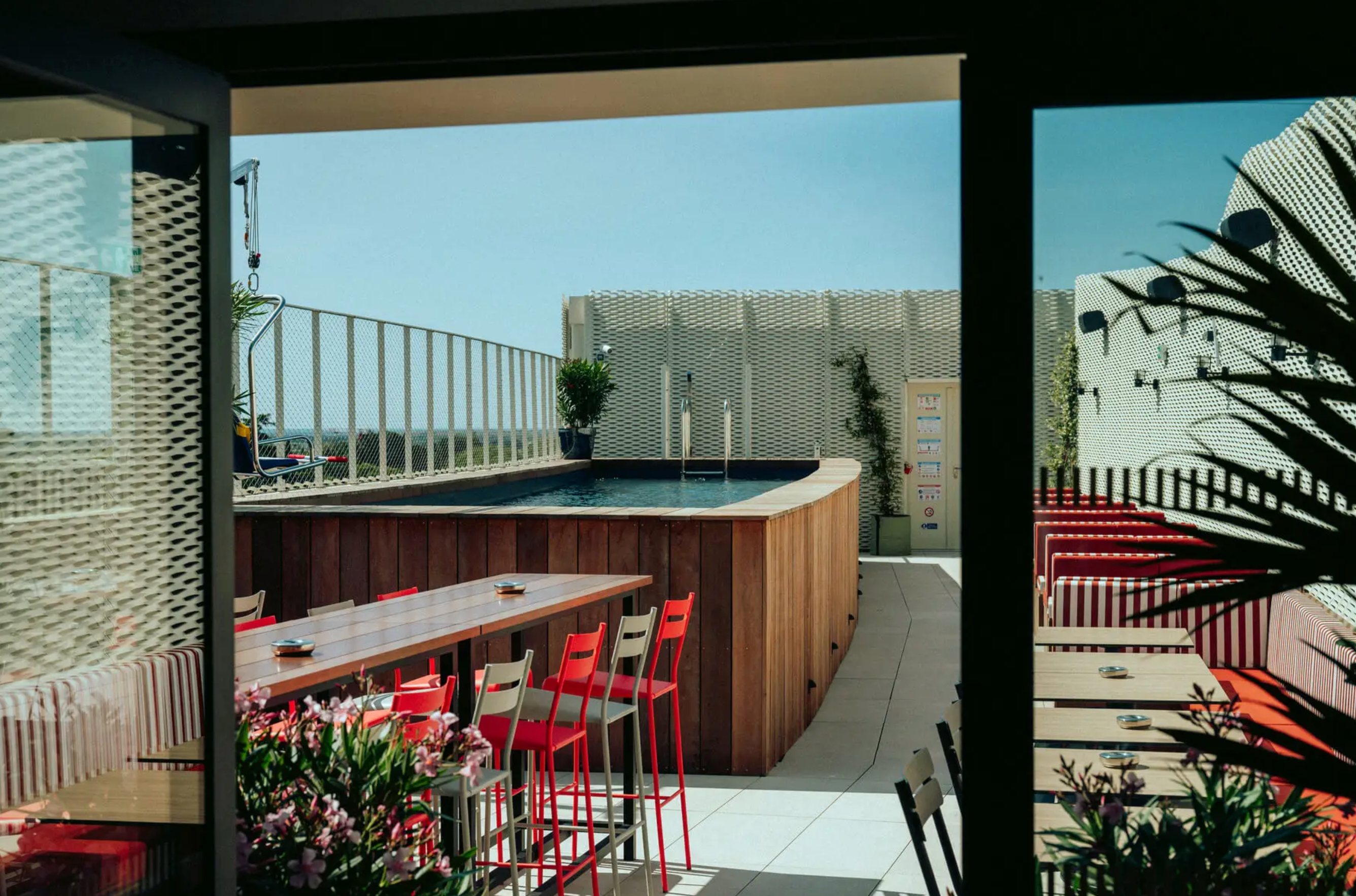 Bon de réduction : 1 nuit en Chambre premium -38% avec apéritif dînatoire au Rooftop Nonna Giola - Valable à l'hôtel 3 étoiles Jost Montpellier - à Montpellier (34)
