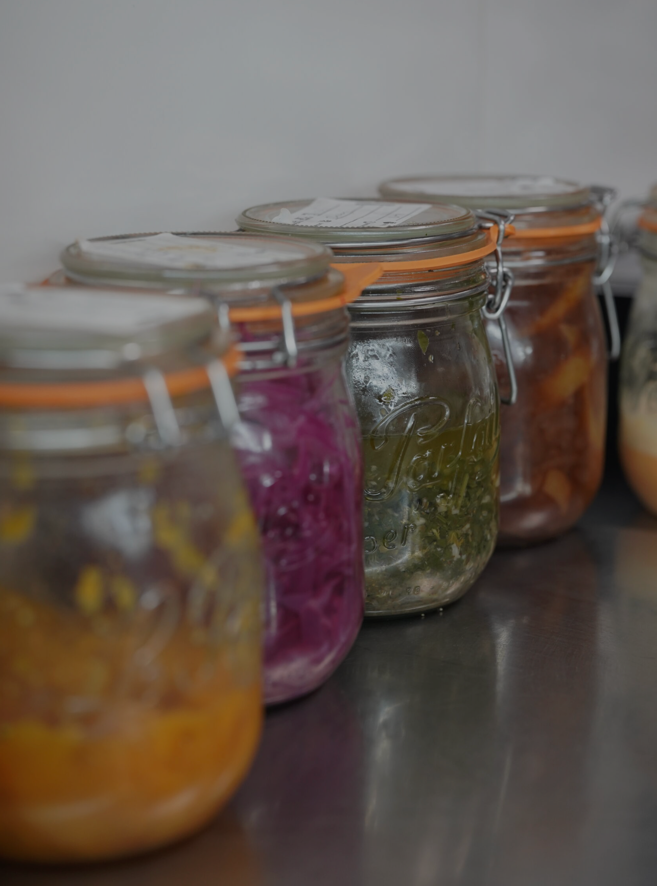 Coupon de réduction : 2 menus Découverte plats emblématiques franco-colombiens & 3 accords mets et vins pour 2 personnes à -25% - Valable chez ESENCIA - à MONTPELLIER (34)