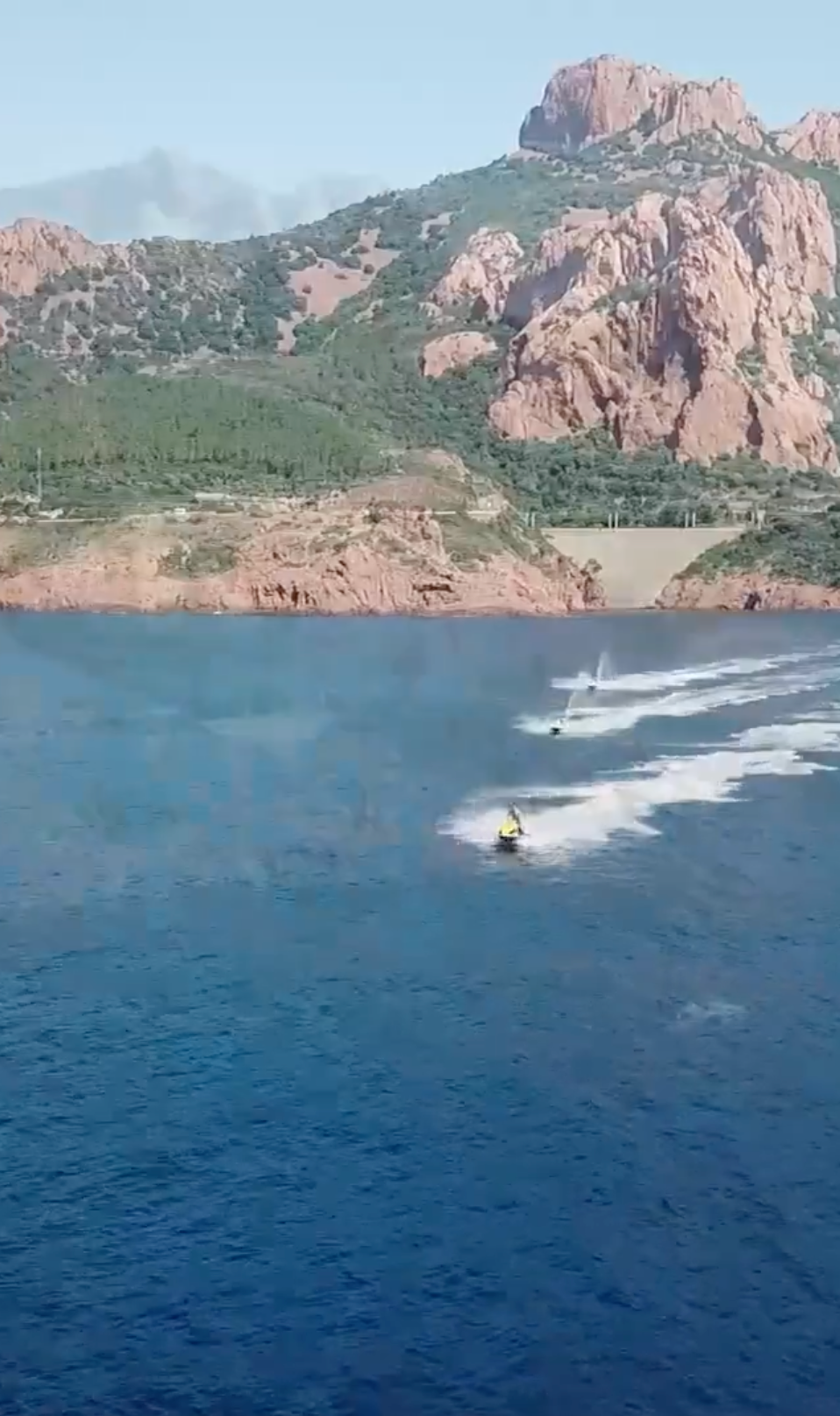 Bon de réduction : 20% de remise sur une randonnée sunset à jetski dans l'Esterel (151€ au lieu de 189€) - Valable chez BAMBOU WATER SPORTS - à FREJUS (83)