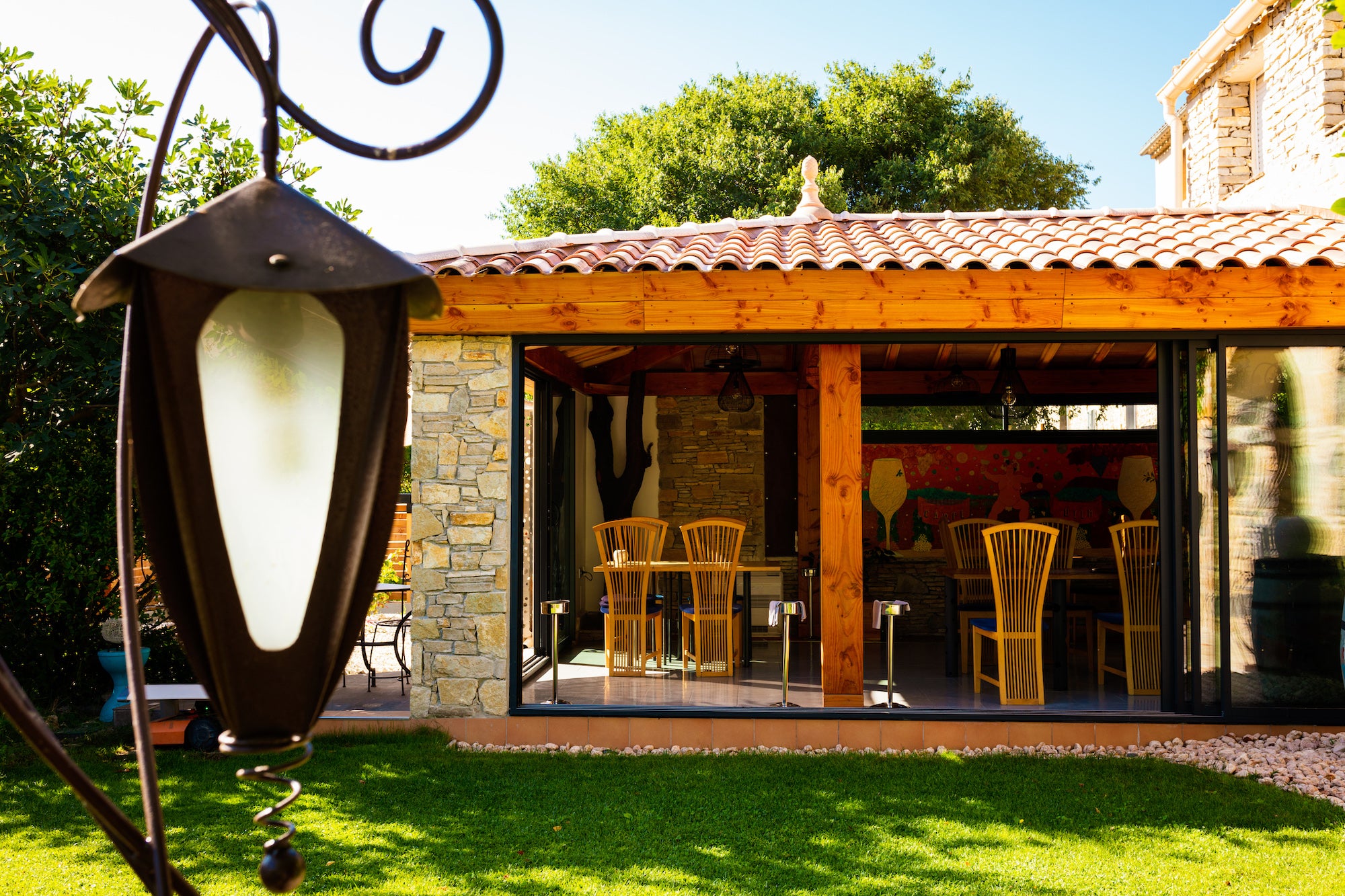 Coupon de réduction : 48,50€ de remise sur 1 Nuitée en suite junior (90,50 € au lieu de 139 €) * - Valable chez LE JARDIN AUX SOURCES - à BRISSAC (34)