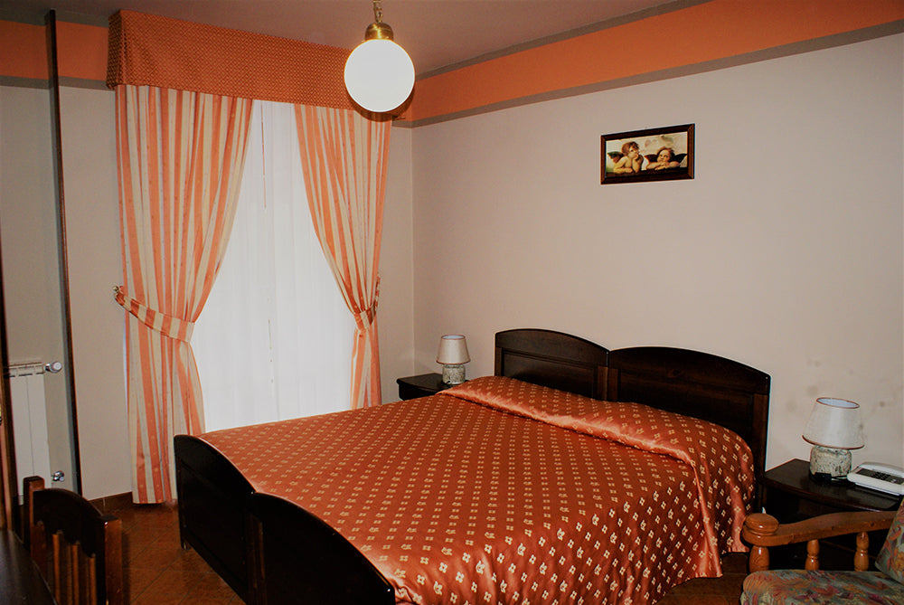 Coupon de réduction : 1 Séjour en Pension Complète à 160 €* pour 2 personnes comprenant : 1 Nuit en chambre double + 2 Petits Déjeuners + 2 Déjeuners + 2 Dîners - Valable chez DELLA VALLE - à VERNANTE (ITALIE)