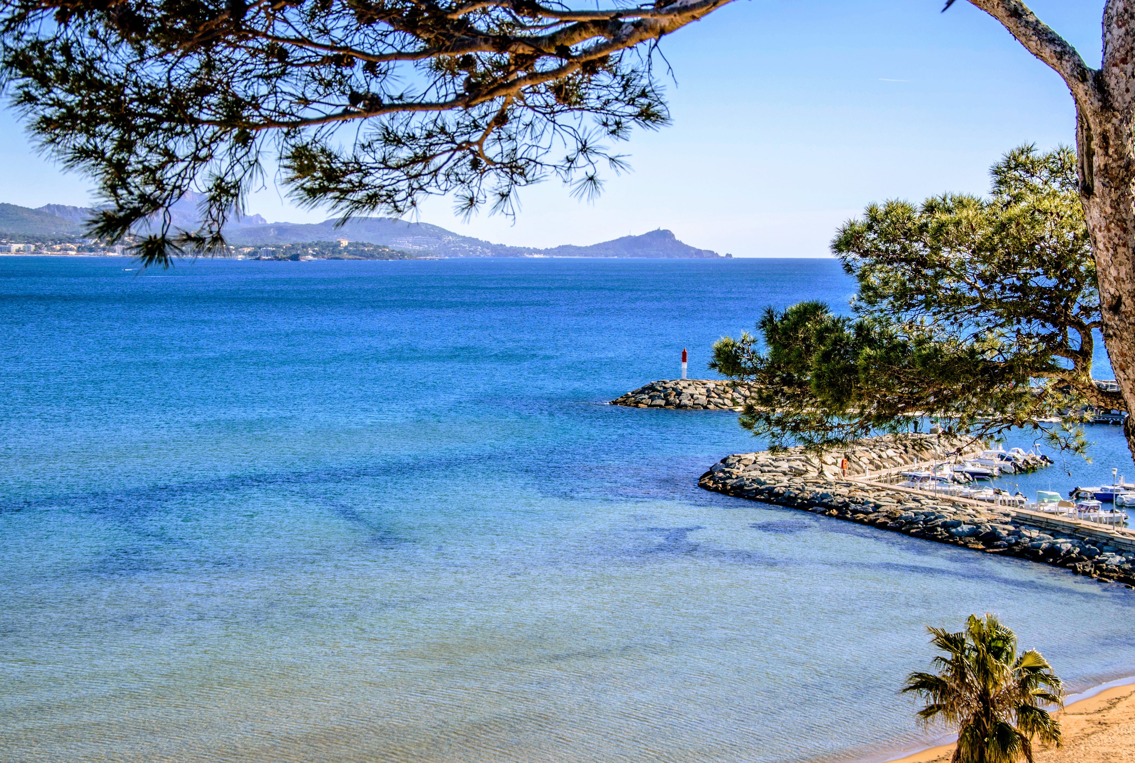 Coupon de réduction : 1 Nuit payante = 1 Nuit offerte Selon Tarif** - Valable à L'HOTEL SAINT-AYGULF - à SAINT-AYGULF (83)