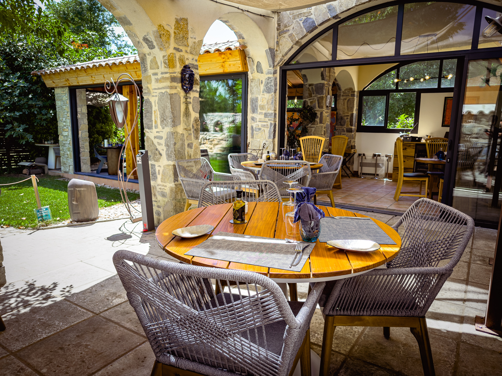 Coupon de réduction : 1 Formule complète midi à 38 €** achetée = 1 offerte (entrée, plat & dessert) - Valable chez LE JARDIN AUX SOURCES - à BRISSAC (34)