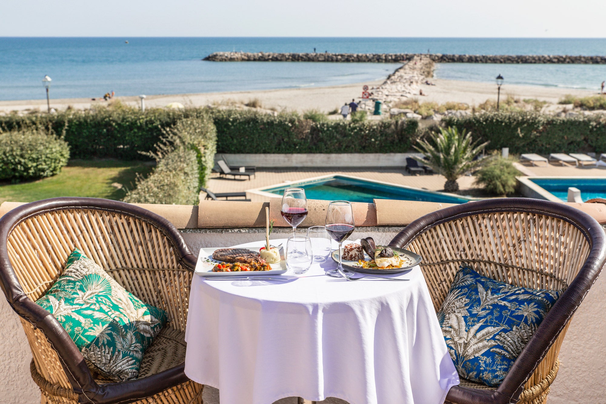 Coupon de réduction : Un accès à l'espace bien être en 1/2 journée offert par personne * OU Votre apéritif offert * (Valeur minimum de 15€) pour 2 personnes - Valable chez LE GRAIN DE SEL THALACAP - à LES SAINTES-MARIES-DE-LA-MER (13)