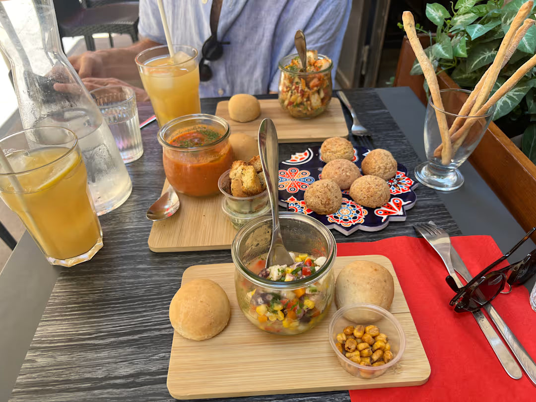 Coupon de réduction : 2 menus Découverte Cuisine d'auteur servie en bocaux 100% Maison pour 2 personnes à -25% - Valable chez D'ICI ET D'AILLEURS - à MONTPELLIER (34)