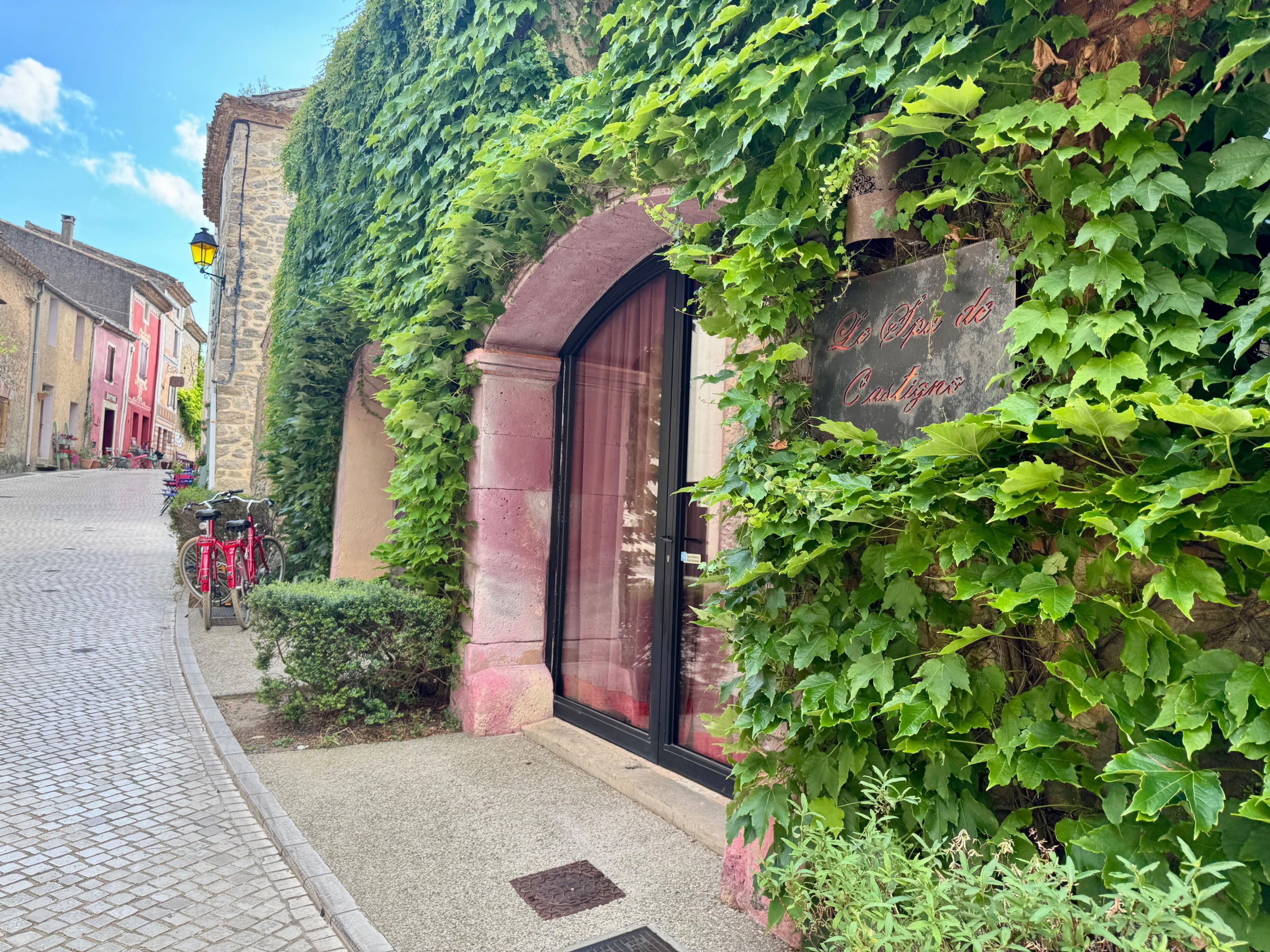 Coupon de réduction : Une nuit achetée =1 heure d'accès privatisé au spa pour 2 personnes (Valeur 80€) + Un surclassement en catégorie supérieure - Valable chez CHATEAU CASTIGNO HOTEL - à ASSIGNAN (34)