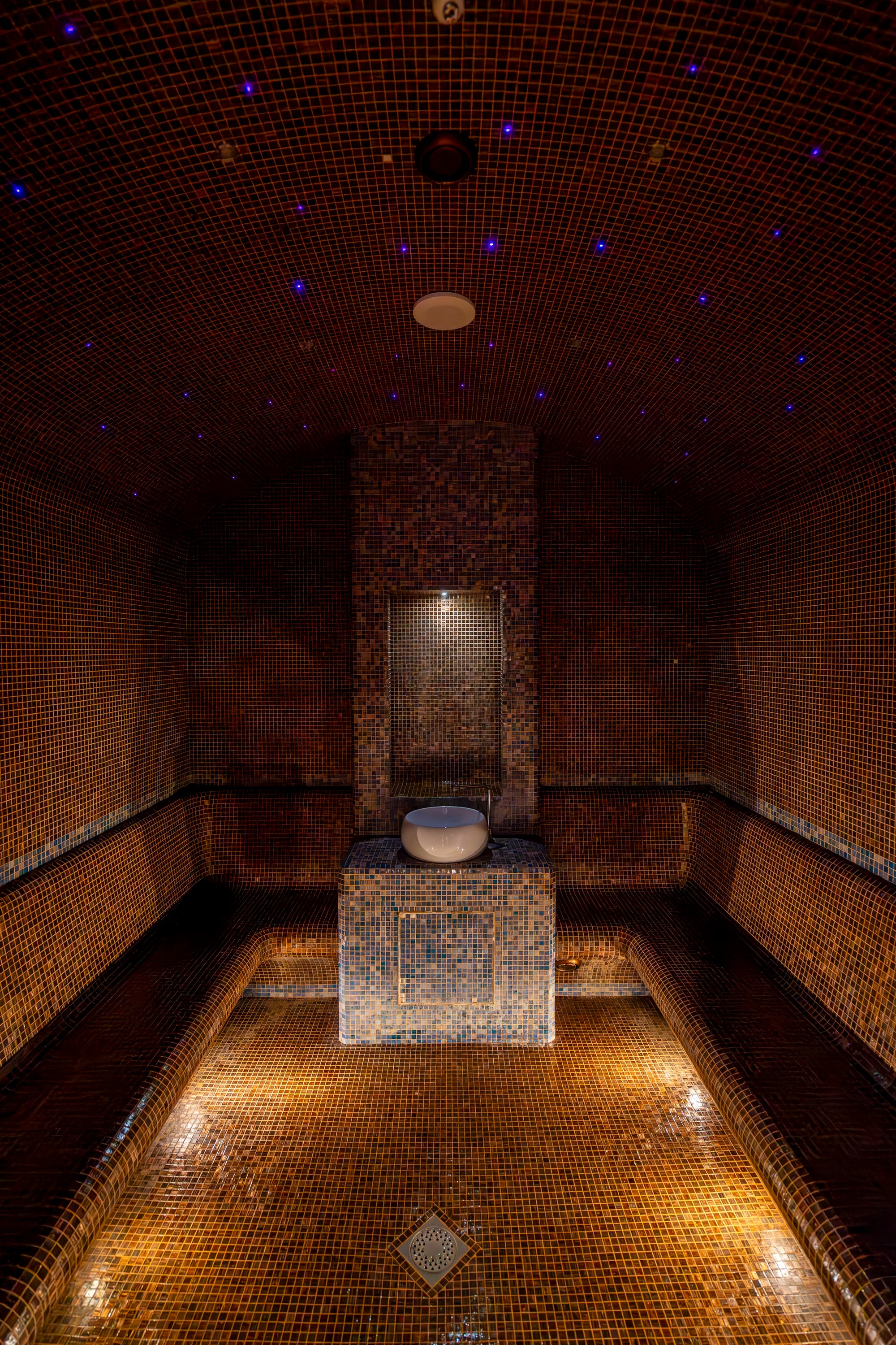 Coupon de réduction : L'essentiel 1h30 à 65€ Hammam, sauna avec chromothérapie, douche expérience; Bain hydromassant aux huiles essentielles : 30 min; Accès à l'espace de relaxation.  1 acheté = 1 offert - Valable au SPA NID'O - à MONTPELLIER (34)